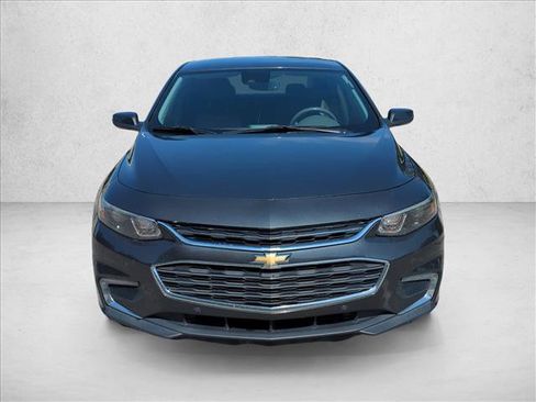 Used 2018 Chevrolet Malibu LT w/ Leather Package FWD image 2