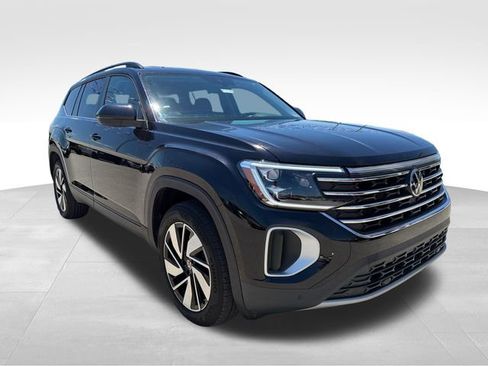 Used 2025 Volkswagen Atlas SE AWD/4WD image 3