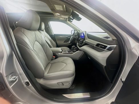 Certified 2025 Toyota Highlander Platinum AWD/4WD image 29