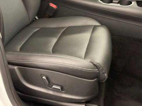 Used 2025 Genesis GV70 2.5T image 13