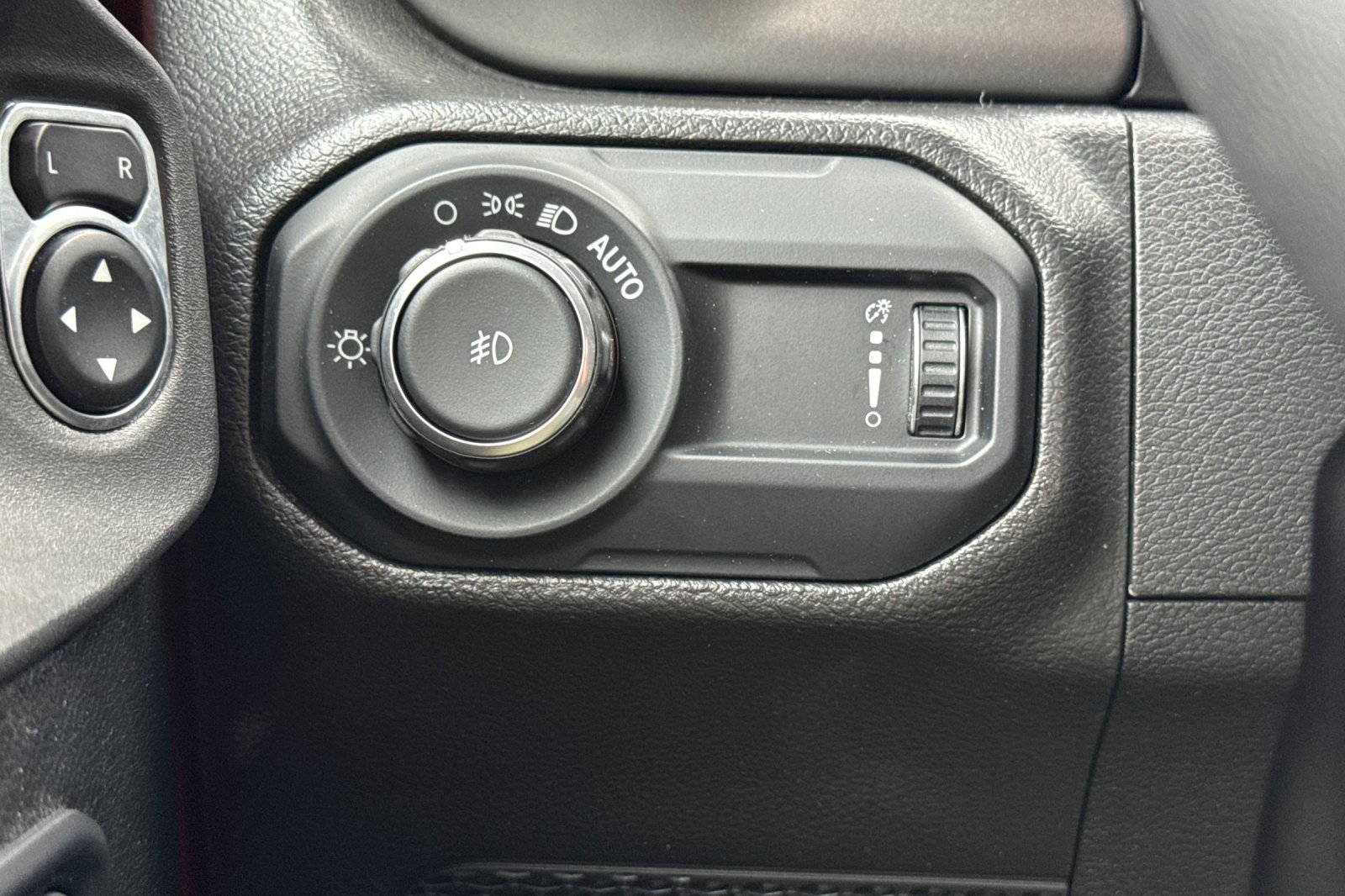 Used 2023 Jeep Wrangler Unlimited Sport AWD/4WD image 31