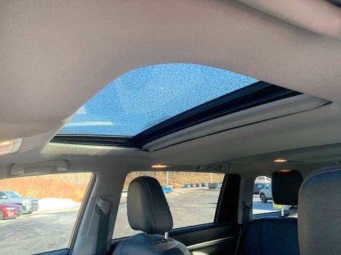 Used 2017 Toyota Highlander Limited image 18