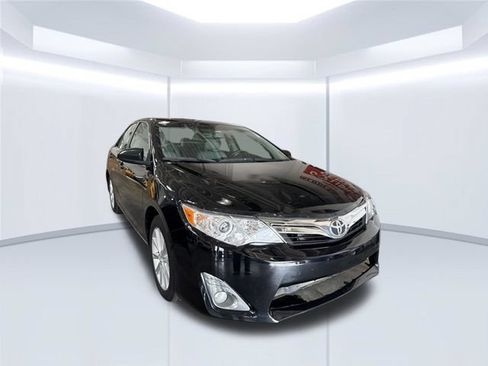 Used 2013 Toyota Camry XLE w/ Leather Pkg FWD image 2