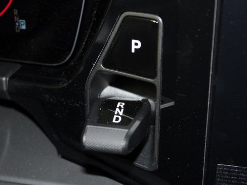 Certified 2025 Porsche Macan Turbo Electric image 26