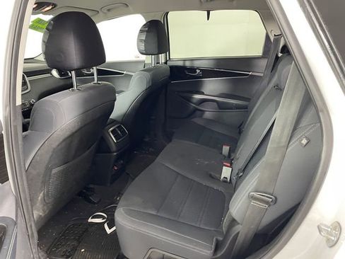 Used 2019 Kia Sorento LX image 12