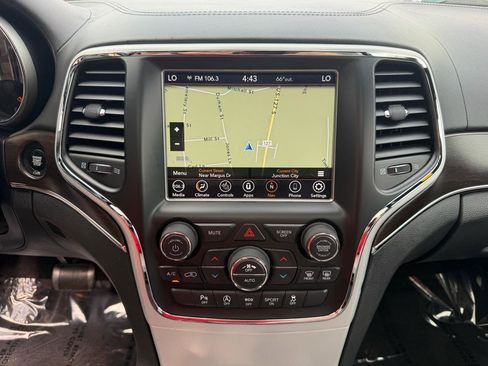 Used 2018 Jeep Grand Cherokee Limited image 30