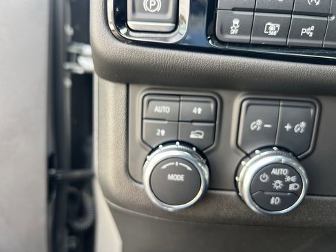 Used 2025 GMC Yukon Denali w/ Sun & Power Step Package image 26