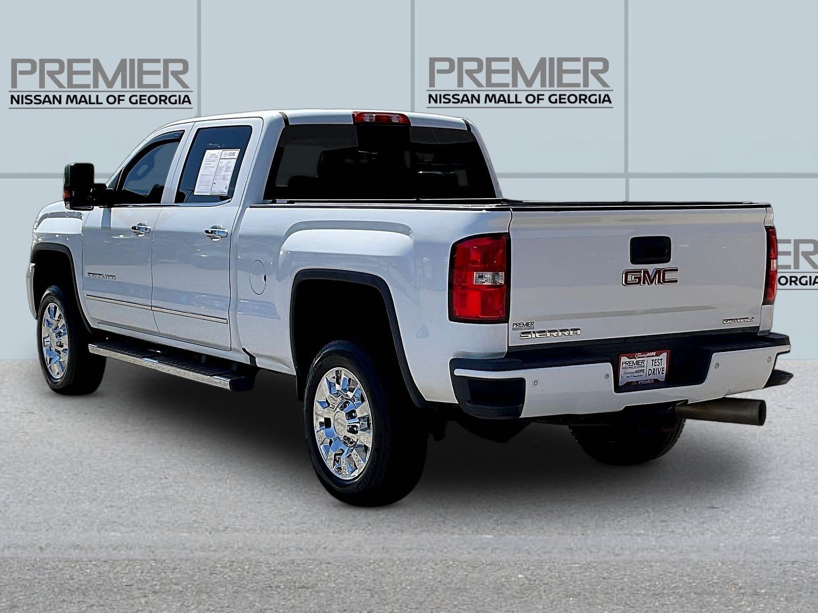 Used 2018 GMC Sierra 2500 Denali w/ Duramax Plus Package AWD/4WD image 5