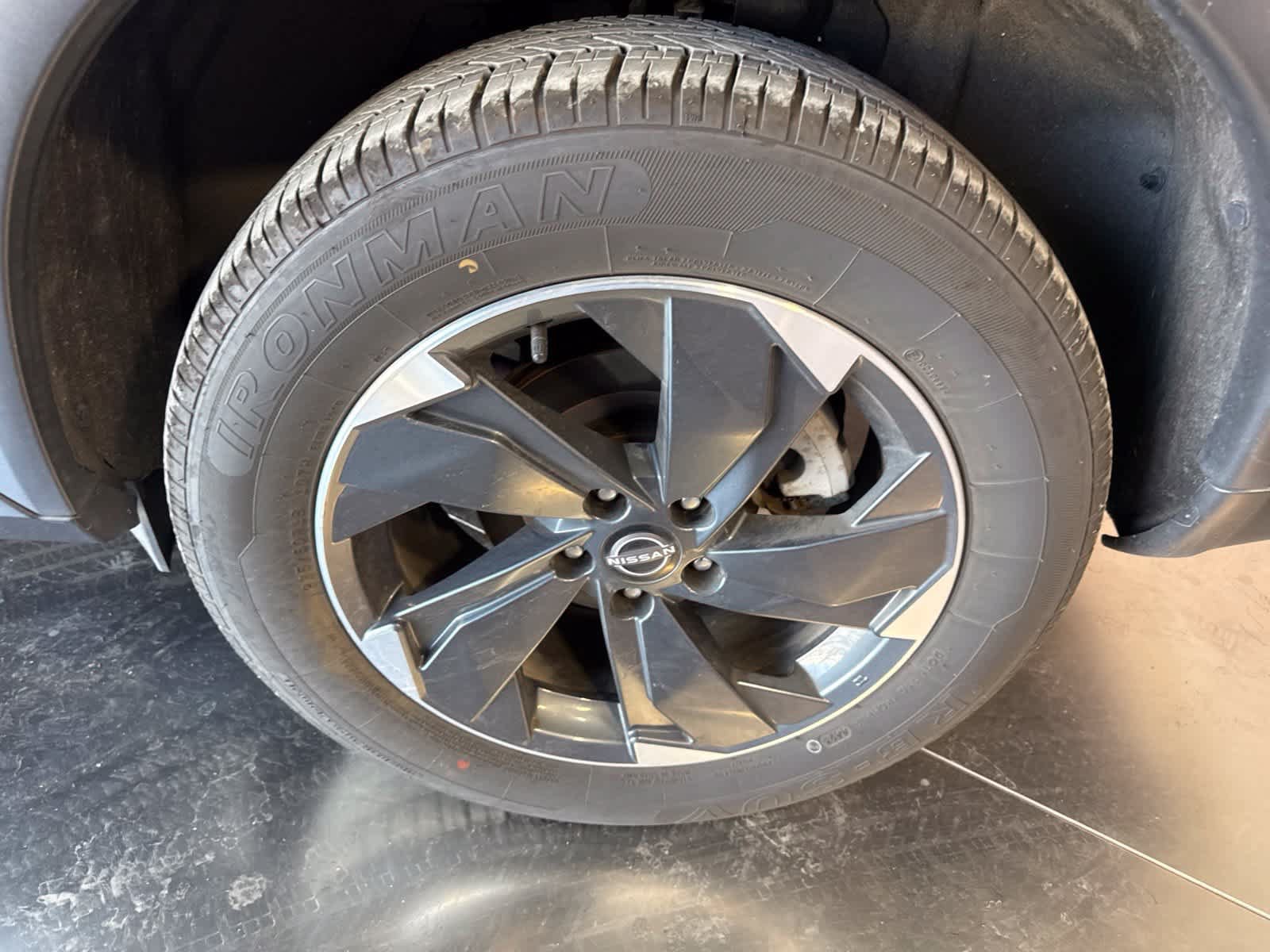 Used 2025 Nissan Rogue SV AWD/4WD image 10