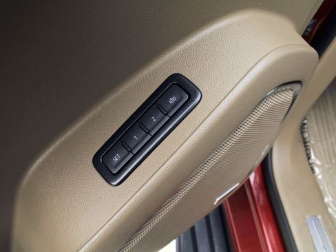 Used 2020 Chevrolet Suburban Premier image 11