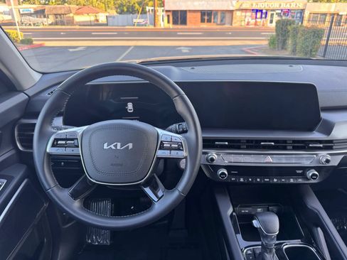 Used 2025 Kia Telluride LX FWD image 21
