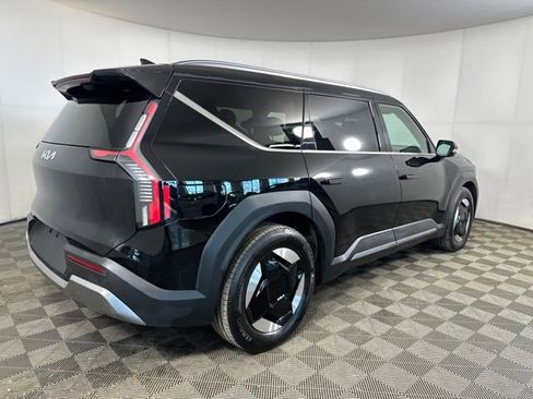 Used 2024 Kia EV9 Wind image 3