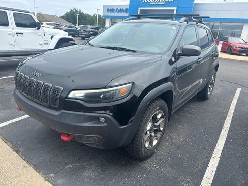 Used 2019 Jeep Cherokee Trailhawk AWD/4WD image 3
