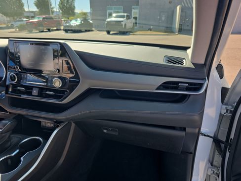 Used 2022 Toyota Highlander Bronze Edition image 20