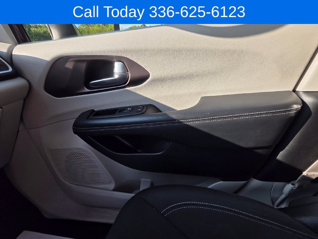 Used 2023 Chrysler Voyager LX FWD image 20