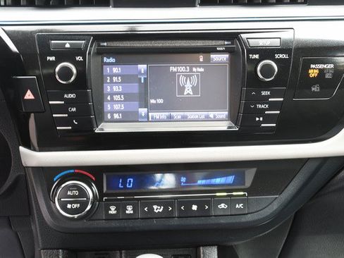 Used 2016 Toyota Corolla LE FWD image 19