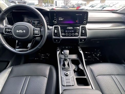 Used 2023 Kia Sorento S image 14
