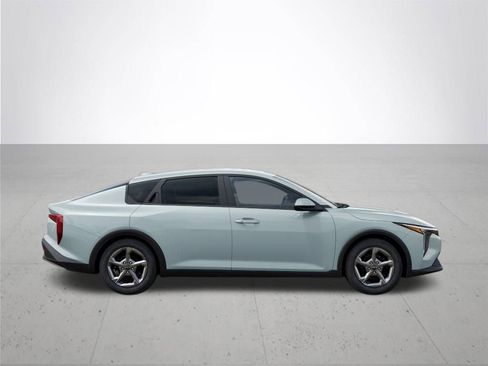 New 2026 Kia K4 LXS image 7