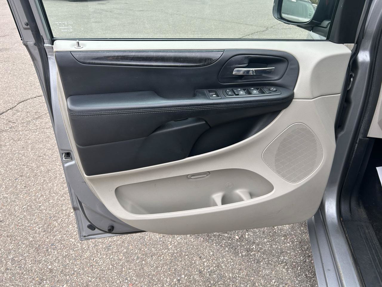 Used 2014 Dodge Grand Caravan SXT FWD image 14