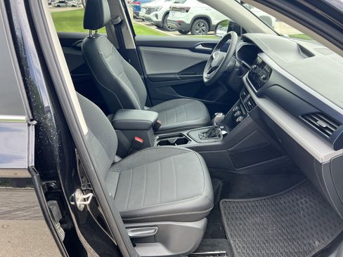 Certified 2023 Volkswagen Taos SE w/ Panoramic Sunroof Package FWD image 28