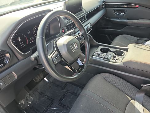 Certified 2025 Honda Pilot Sport image 13