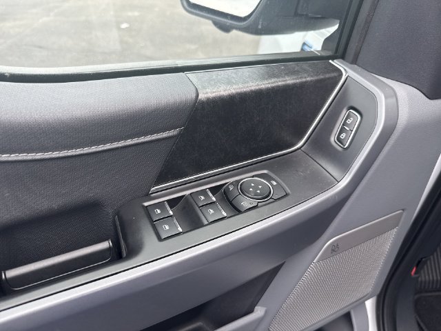 Used 2025 Ford F150 Lightning Flash AWD/4WD image 17