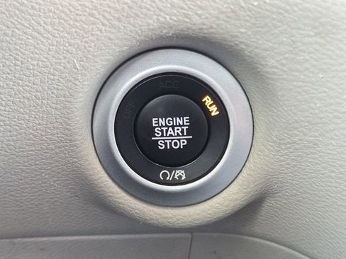 Used 2019 Chrysler Pacifica Touring-L Plus w/ Tire & Wheel Group image 11