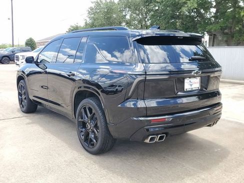 Used 2025 Chevrolet Traverse RS AWD/4WD image 4