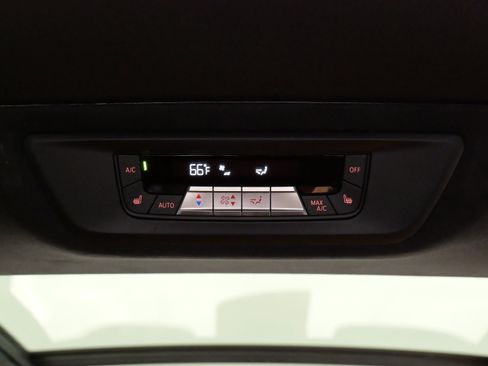 Used 2022 BMW X7 xDrive40i w/ M Sport Package AWD/4WD image 40