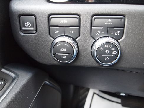 Used 2025 GMC Sierra 1500 Elevation image 22