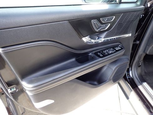 Used 2022 Lincoln Corsair AWD w/ Premium Package image 19