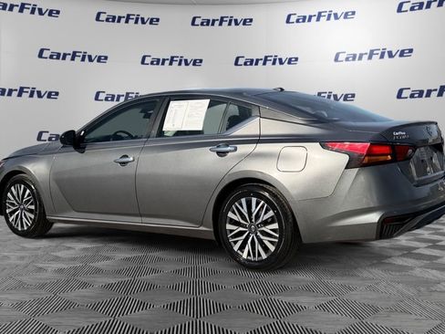 Used 2024 Nissan Altima 2.5 SV image 3