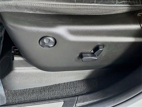 Used 2019 Jeep Grand Cherokee Limited image 12