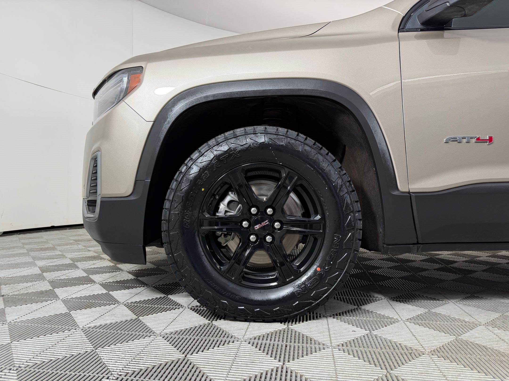 Used 2022 GMC Acadia AT4 w/ Technology Package AWD/4WD image 12