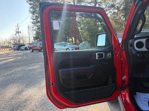 Used 2024 Jeep Wrangler Sport S image 17