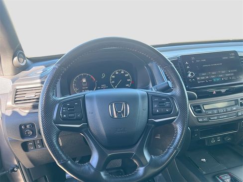 Used 2025 Honda Ridgeline TrailSport image 11