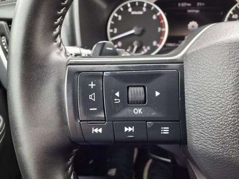 Used 2025 Nissan Rogue SV FWD image 13