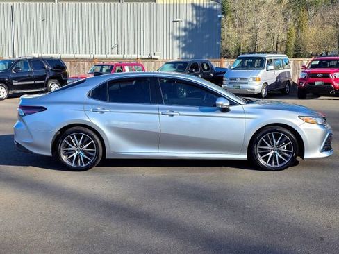 Used 2022 Toyota Camry XLE w/ Navigation Package image 8