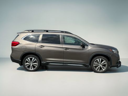 Used 2021 Subaru Ascent Limited w/ Technology Package image 2