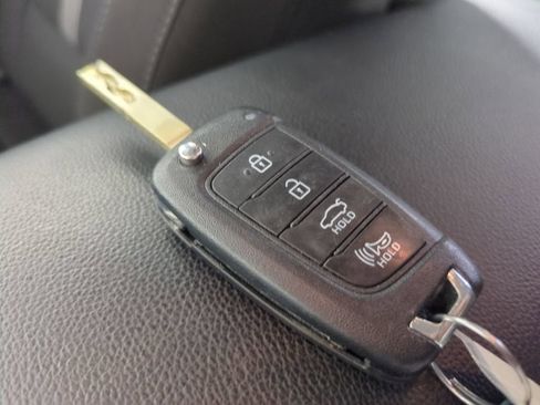 Used 2024 Hyundai Elantra SE FWD image 35