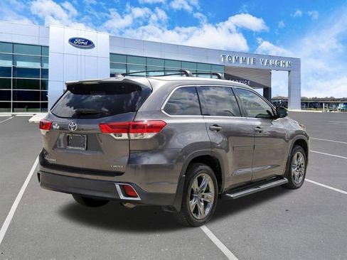 Used 2018 Toyota Highlander Limited Platinum image 4