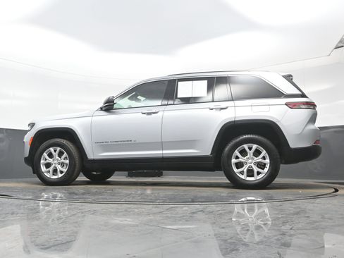 Used 2024 Jeep Grand Cherokee Limited image 26