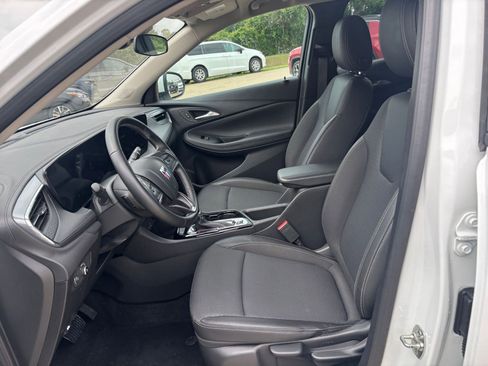 Used 2025 Buick Encore GX Preferred FWD image 25