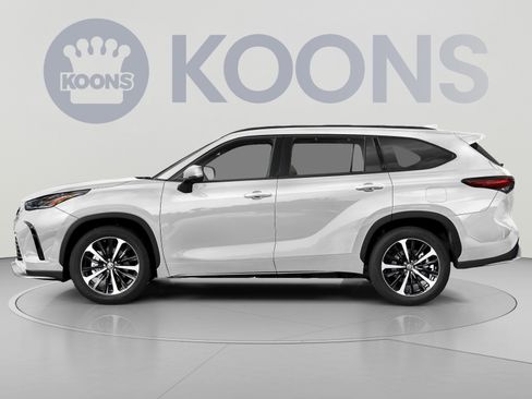 Used 2022 Toyota Highlander XSE AWD/4WD image 4