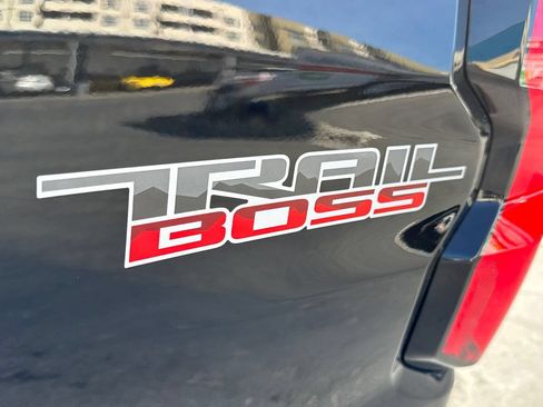 Used 2024 Chevrolet Colorado Trail Boss w/ Technology Package AWD/4WD image 2