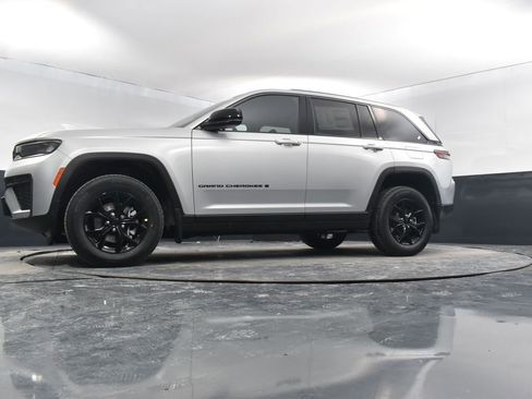 New 2026 Jeep Grand Cherokee Altitude AWD/4WD image 39