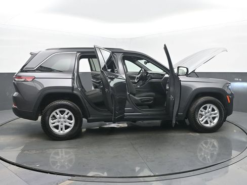 Used 2024 Jeep Grand Cherokee Laredo image 57