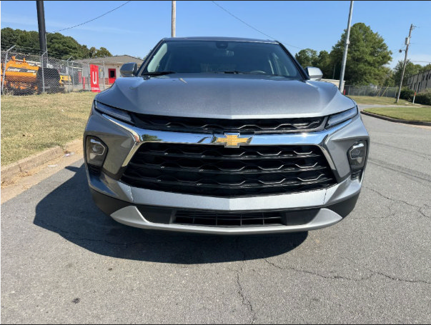 Used 2025 Chevrolet Blazer LT FWD image 5