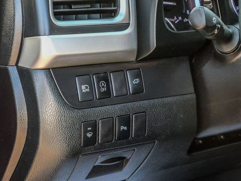 Used 2019 Toyota Highlander Limited w/ Carpet Mat Package (TMS) AWD/4WD image 39
