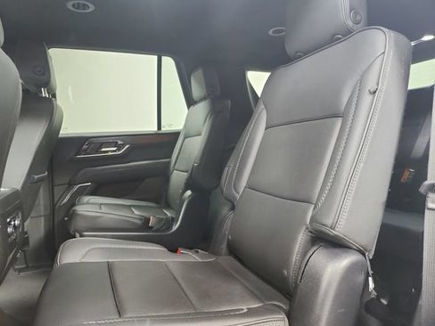 Used 2025 GMC Yukon Denali RWD image 11